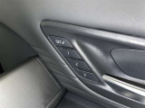 シートメモリー機能装備付きです。シートの位置をそれぞれ記憶しておく事ができるので、ご家族や、複数の方で車を乗られるオーナー様には、便利な機能です。