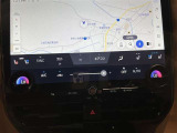 左右独立温度コントロールフルオートエアコンです。運転席、助手席それぞれで独立して温度設定ができます。