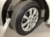 各タイヤの溝もまだまだ残っております。