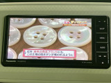 テレビ番組を画面で視聴できる装備です。お出かけ先で停車している時間も映像を楽しめるため、休憩中のひとときを過ごす際にも活用いただけます。
