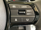 ハンドルにHondaセンシング系のクルーズコントロールやレーンキープアシストなどのスイッチが装備されています。ハンドルから手を離さず安全に操作できます。