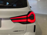 リアランプ 立体的な造形としてBMWらしい個性的なリアビューを明確化しました。