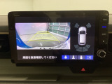 バックギアに入れますとご覧のような画像に自動的に切り替わります。車庫入れ時に役立ちます。