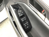 パワーウインド・電動格納付きドアミラースイッチは、ドアに集中☆