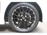 純正のアルミホイールが足元を飾ります!タイヤサイズは165/55R15になります。