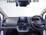 【ルームクリーニング】せっかく乗るならピカピカの車がいいですよね!当店は、他社では省きがちな細部に至るまで、徹底した清掃を行っております。