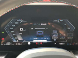 『運転』に対するBMWのこだわりはメーターパネルにも表れております。視野性の良いメーターパネルは疲労感の軽減と、運転の楽しさをもたらしてくれます。