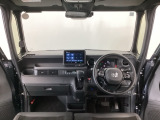 【前方視界】開放的な前方視界!運転がしやすく疲れにくいです♪窓が大きく、見通しがとっても良いおクルマですよ♪