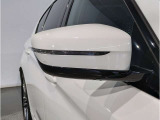 【BMWミラー】視認性の高いスタイリッシュなミラー。自動防眩機能も付いており夜間のドライビングをサポートします。