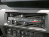 調整が容易なマニュアルエアコンです。夏は快適に、冬も車内の曇りを取ってくれるので安全です♪
