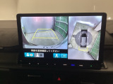 バックギアに入れますとご覧のような画像に自動的に切り替わります。車庫入れ時に役立ちます。
