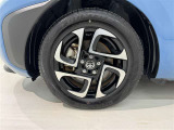 純正アルミホイールが車の雰囲気を引き立てますね!
