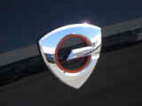 ロータリーエンジンのローター形状をモチーフにした専用エンブレムを装着。Rotary-EVならではの個性を表現し、特別仕様車らしい存在感を演出します。