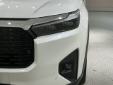 LEDヘッドライトは、点灯の瞬間から最大光量を発揮し、突然暗くなるトンネルなどでの安定感を高めます。