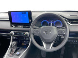 運転席まわりです。 各操作スイッチは使いやすい位置に配置されてます。
