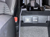 AC100V、1500Wのコンセントを車内に設置。アウトドアや駐車場で野外のコンセントとして利用できます。また、停電などの非常時にも使える便利な機能です!