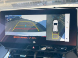 【パノラミックビューモニター】専用のカメラにより、上から見下ろしたような視点で360度クルマの周囲を確認することができます☆死角部分も確認しやすく、狭い場所での切り返しや駐車もスムーズに行えます。