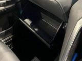 グローブボックス。