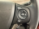 ハンドルにHondaセンシング系のクルーズコントロールやレーンキープアシストなどのスイッチが装備されています。ハンドルから手を離さず安全に操作できます。