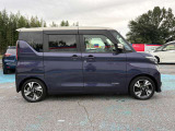 【VDC】運転操作やクルマの速度を検知して、ブレーキやエンジン出力の制御を 自動的に行い、滑りやすい路面やカーブを曲がるときや障害物を回避するときにクルマ の横滑りを軽減し、運転に安心感を与えます。