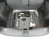 【車載工具】タイヤ交換には必需品ですね!万が一に役立つ工具です。緊急時に備え、使い方をしっかり覚えておきましょう。