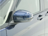 ◆ドアミラーウインカー◆ドアミラーにウインカーを装備しています。対向車に自身の進行方向を合図し安全に運転できます。