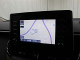 スマートフォンとの連携を可能にしたディスプレイオーディオにはナビキットを採用。AM/FM(ワイドFM対応)、Bluetooth/USB入力に対応しています。(T‐Connectは別途有料)