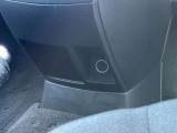 あって嬉しい便利アイテムのパワーアウトレットも装備しています