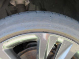 タイヤサイズは 215/45R17