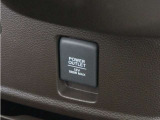 ◆アクセサリーソケット◆ドラレコの電源やスマートフォンの充電等に使用できる便利な電源ソケット!使いやすい場所に装備されています。