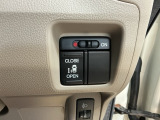 助手席側パワースライドドアです。リモコンや運転席のスイッチ操作でラクラク自動開閉。