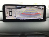 360&deg;ビューモニターでは前後左右4つのカメラ映像をさまざまな走行状況に応じて切り替えてセンターディスプレイに表示することで、駐車時や狭い道でのすれ違い時、見通しの悪い交差点進入時でも安心感を高めます