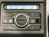 車内空調は&rdquo;AUTOエアコン&rdquo;にお任せ。運転に集中出来ますよ!