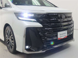 高輝度で点灯速度が速く、しかも消費電力の少ないLEDヘッドライトが装備されています!LEDの明るい光が走行中の視界の確保をサポートして、夜のドライブがより楽しく安全に運転できます♪