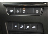機能性溢れる運転席まわり。使いやすいスイッチ類の配置で運転中のストレスを軽減し楽しくドライブできますよ。