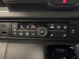 運転席、助手席シートが、じんわりと優しく温かい、人気のシートヒーター装備♪