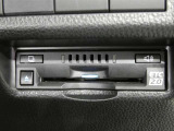 高速道路を賢く使うETC2.0装備です。高速道路とクルマが情報を連携して渋滞の迂回ルートや災害時の適切な誘導をしてくれたりします。