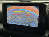 【バックカメラ】駐車時に後方がリアルタイム映像で確認できます。大型商業施設や立体駐車場での駐車時や、夜間のバック時に大活躍!運転スキルに関わらず、今や必須となった装備のひとつです!