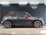 ☆MINIの車の始まりは大人四人がギリギリ乗れるコンパクトな車です!!今となっては3ナンバーですが、もともとは5ナンバーの車でした!!