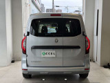 このリアビューが、国産車には出せない雰囲気!ひとめで輸入車だとわかります
