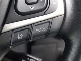 レーダークルーズコントロール(全車速追従機能付)が装着され、ミリ波レーダーと単眼カメラで先行車を認識し、車速に応じた車間距離を保ちながら追従走行を支援します。