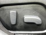 【パワーシート】スイッチ一つで簡単にシートの微調整が可能!電動だから力もいりません!快適なシートポジションにセットして、快適なドライブをお楽しみください。