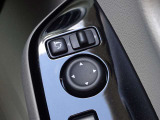 【電動格納ドアミラー】狭い駐車場で便利な電動格納ドアミラーが付いています。