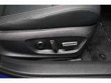 運転席はパワーシート搭載。微妙な調整が手軽にでき、ピッタリのポジションで運転することが可能です。