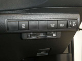 オートマチックハイビームとは、先行車や対向車のライトを認識し、ハイビームとロービームを自動で切り替える機能です。夜道の視界を確保します。詳細は販売店スタッフまでおたずねください。