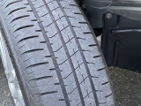 タイヤサイズは155/65R14になります。純正のアルミホイール使用しています。