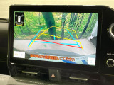 【バックカメラ】駐車時に後方がリアルタイム映像で確認できます。大型商業施設や立体駐車場での駐車時や、夜間のバック時に大活躍!運転スキルに関わらず、今や必須となった装備のひとつです!