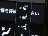 【シートベンチレーション】夏場は涼しい風でお尻や背中の熱・ムレを防ぎ、冬にはエアコンよりも早く温まってポカポカに!レザーシートにうれしい装備で、どんな季節も快適にお過ごしいただけます。