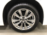 特別仕様車専用!18インチアルミホイール(235/50R18)装着です!メタリックな高輝度塗装がカッコいい!