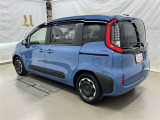 広々とした車内空間に優れた燃費性能。更にデザインも上質で人気のお車です!